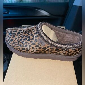 UGG Brown Leopard Print Slippers Women Size 8